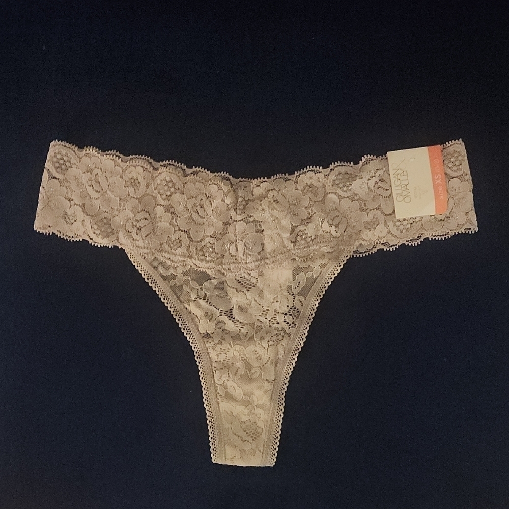 NWT GILLIGAN & Bundle Of 3 Pieces OMALLEY Lace Floral Thong Panty Size XS.